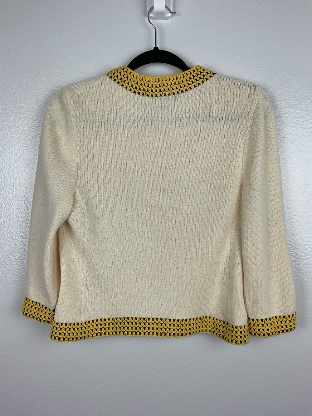 St. John Collection Cream Knit Sweater - Picture 4 of 7